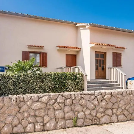 Lovely In With Wifi Apartment Omisalj